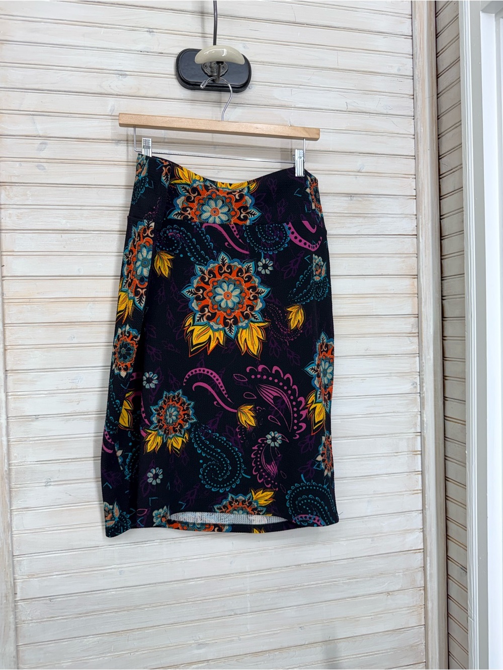 LuLaRoe Cassie 2X Black Pencil Skirt with Multicolor Floral Paisley Print NWOT